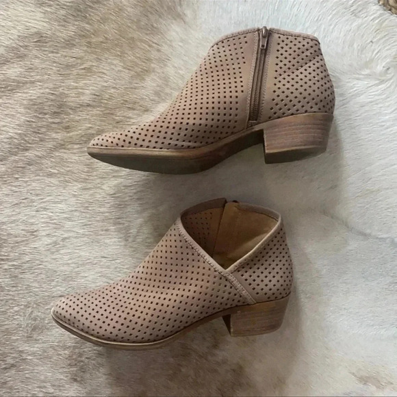 LUCKY Brand Perforated Ankle Bootie | Color Cream/Tan Like New - Picture 1 of 5